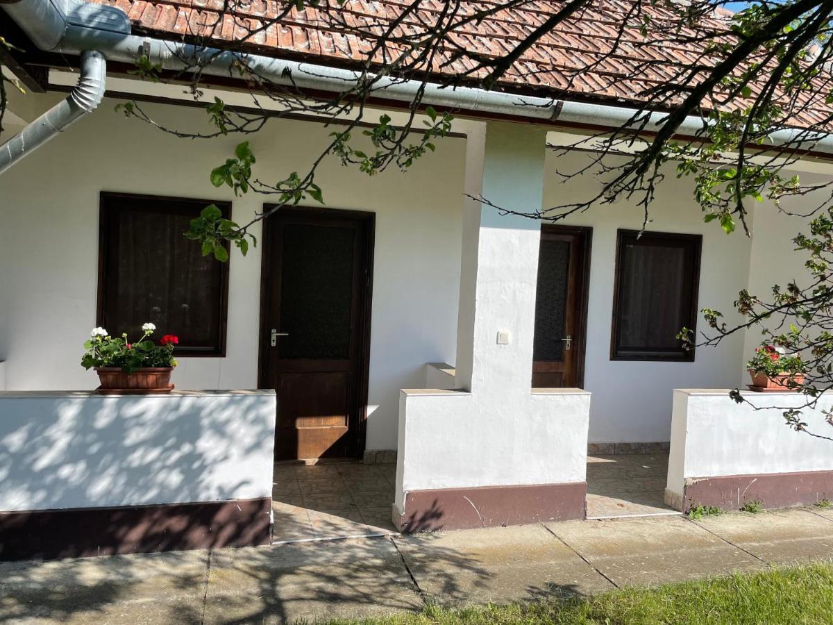Zsuzsa Apartman Daire Poroszló Dış mekan fotoğraf